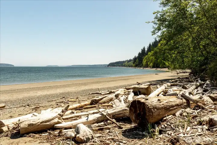 Long stretches of sandy beach