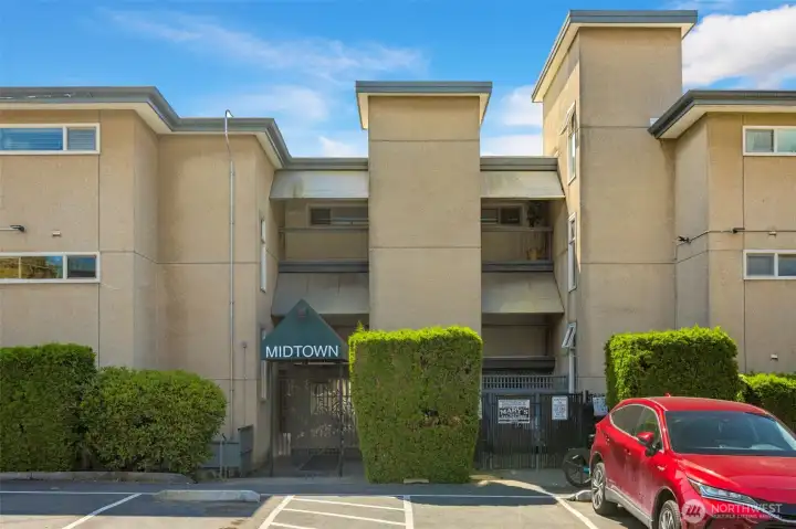 Back entrance (keybox is here)