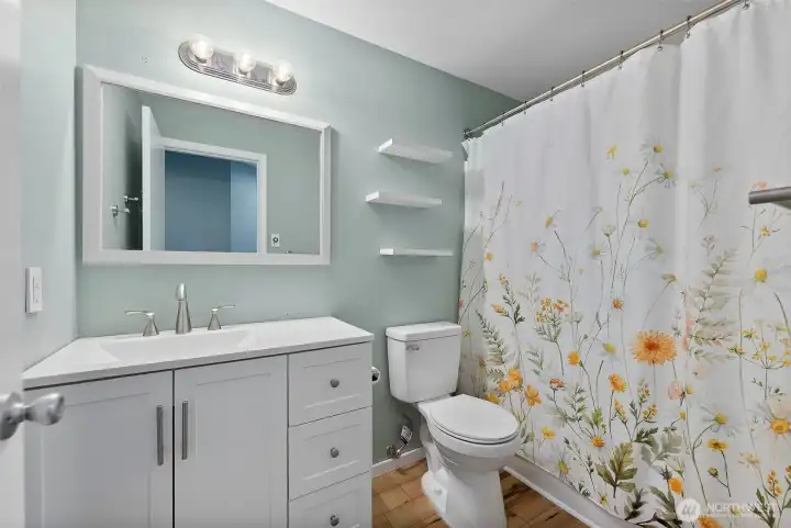 Upstairs hallway full bathroom.