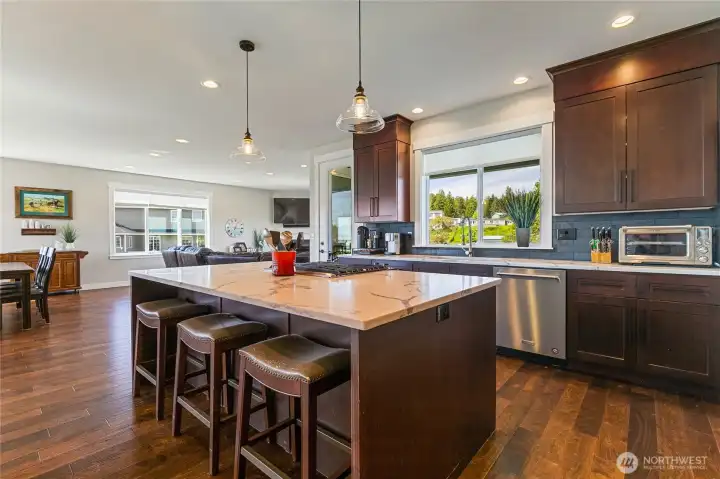 Open floorplan makes entertaining easy. Open floorplan makes entertaining easy.