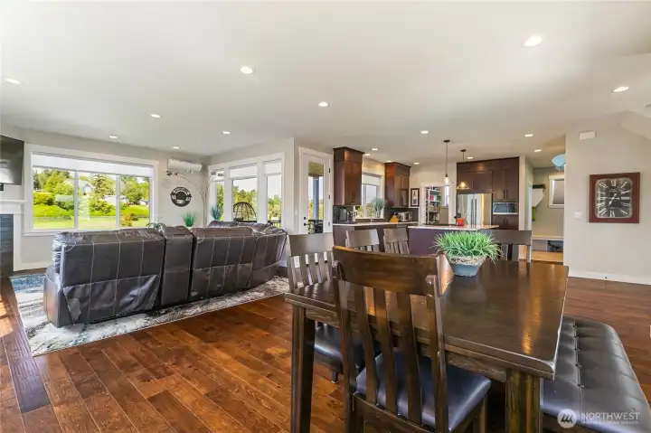 Enjoy quiet evenings or invite the whole gang over -- plenty of room! Enjoy quiet evenings or invite the whole gang over -- plenty of room!