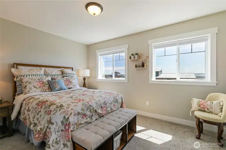 Fourth bedroom with double windows and a bay view. Fourth bedroom with double windows and a bay view.