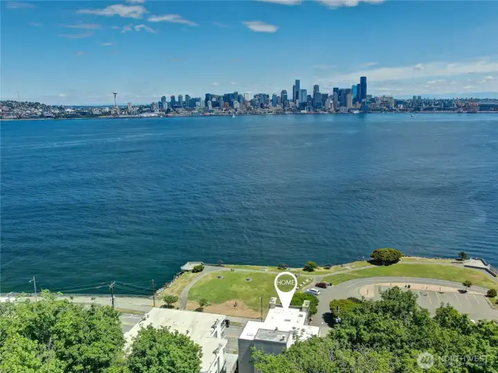 Stunning Panoramic Sound & City View!