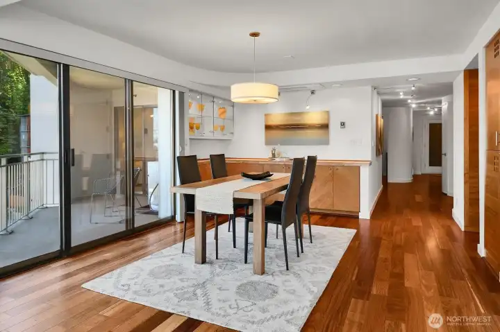 Truly Entertaining Size Dining Area