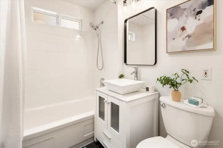Recently updated full bathroom.