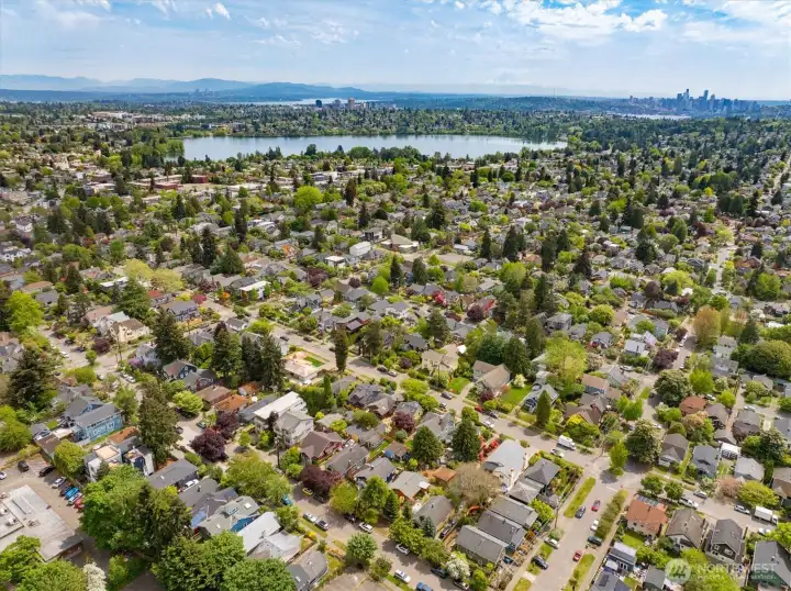 Great location near Greenwood, Phinney Ridge and Greenlake