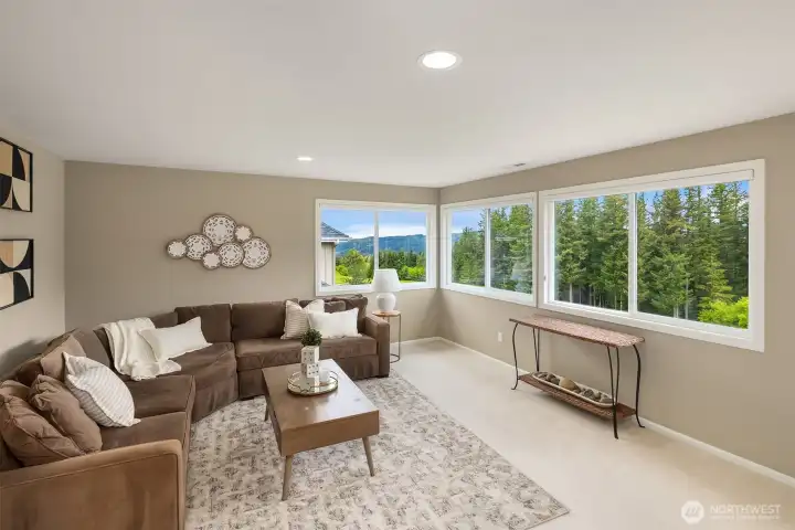 5th bedroom or second bonus upstairs