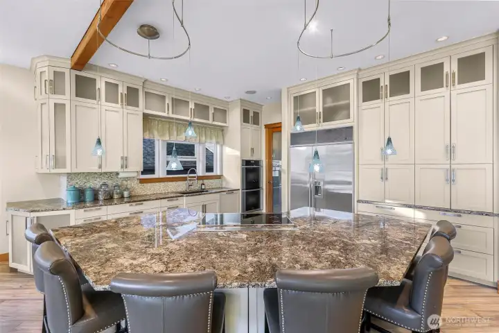 Chef's kitchen. Chef's kitchen.