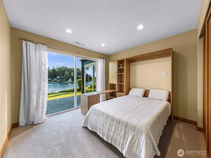 Bed 4 w/ Murphy bed Bed 4 w/ Murphy bed