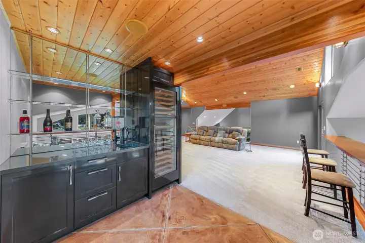 Loft wet bar Loft wet bar