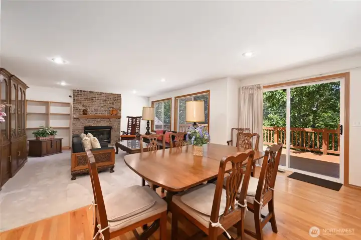 Oak hardwoods in kitchen, casual dining area, hall and entry Oak hardwoods in kitchen, casual dining area, hall and entry
