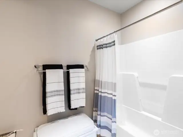 Jack & Jill Full Bathroom to bedrooms 1 & 2