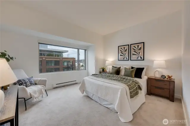 King size primary suite that also looks out to the salt water views!