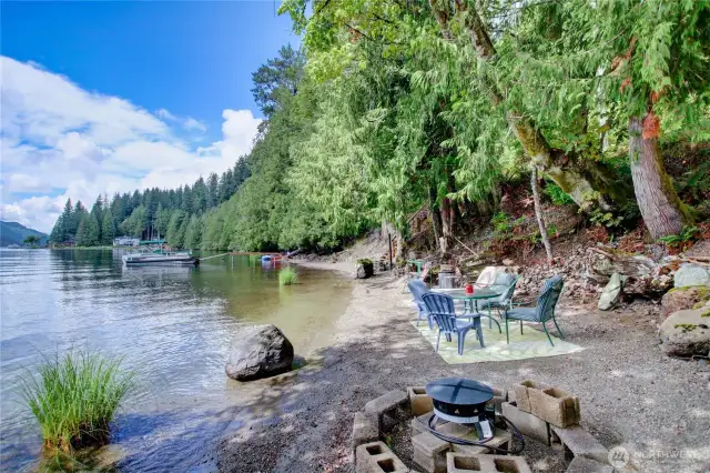 190 Feet of Deeded Waterfront.
