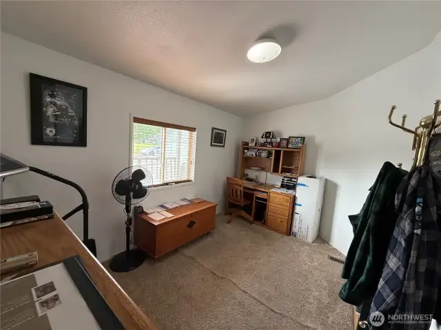 Bonus space/ Office in Primary Suite