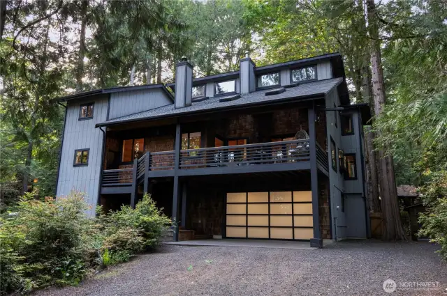 Welcome to your woodland retreat with access to private beaches and almost 4000 square feet of living space.
