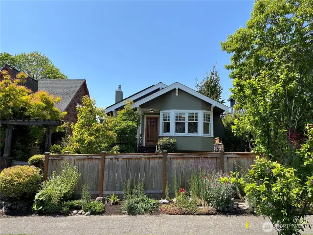 Light -filled Craftsman on a fabulous street!