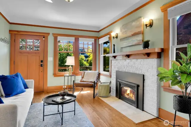 This home has abundant natural light- the morning sunshine pours throught the Eastern facing windows, and the afternoon sun through the western-facing kitchen windows.