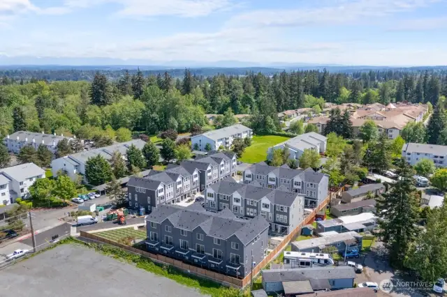Photographs are for illustrative purposes only. Features, finishes, interior/exterior colors, landscaping and floorplan shown may vary from actual homes built.