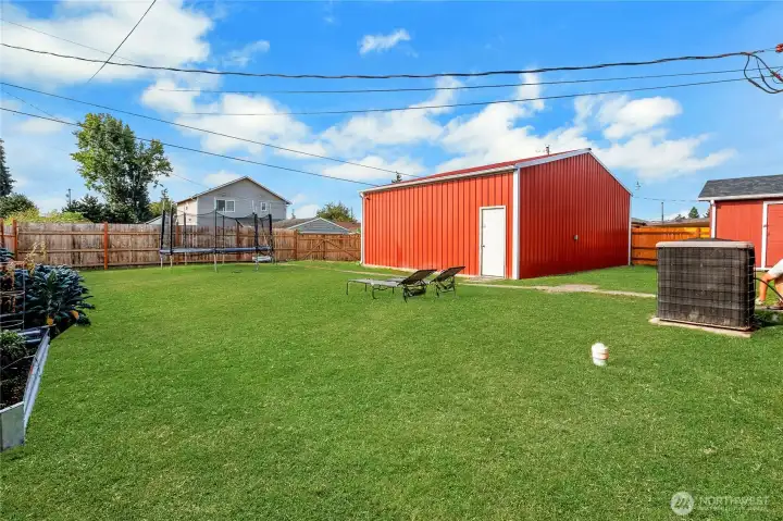 Detached shop and garden space