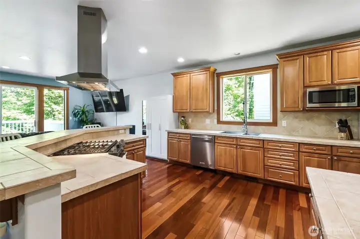 The multiple prep areas allow for multiple cooks.