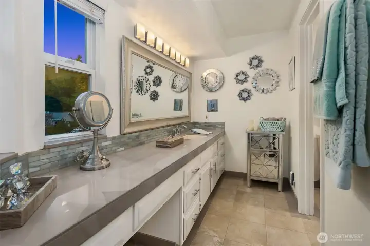 The spa-inspired ensuite bath offers comfort and luxury with heated tile floors that make every morning feel indulgent. A spacious vanity, soft lighting, and elegant finishes create a serene atmosphere, while the thoughtful layout ensures both beauty and function. The perfect complement to the tranquil primary suite — designed for relaxation year-round. ???