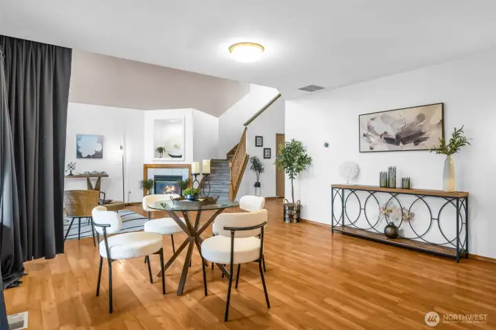 Dining room to living room