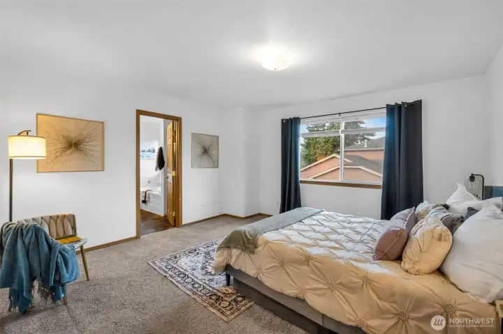 Primary with en-suite bath