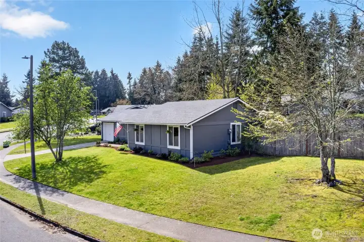 Large corner lot .205/8916 SF