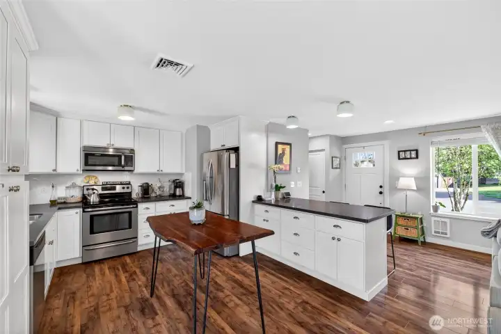 Quartz counters & stainless appliances