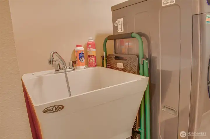 LAUNDRY ROOM: Deep Sink