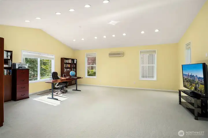 Hudge upstairs Rec/Bonus room