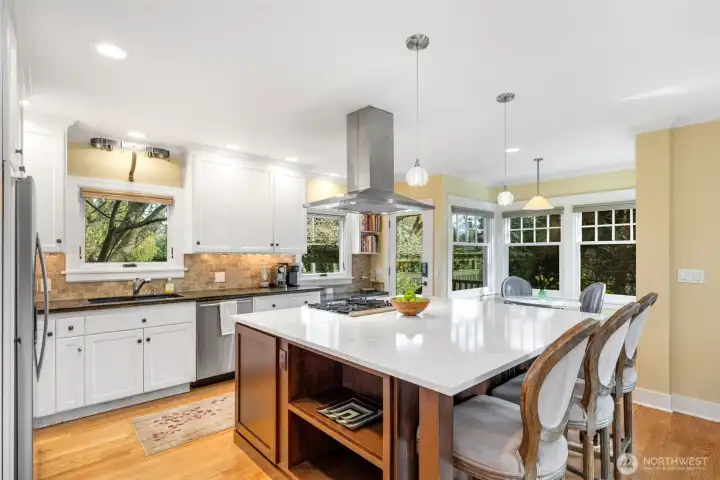 Plenty of room for all to gather!