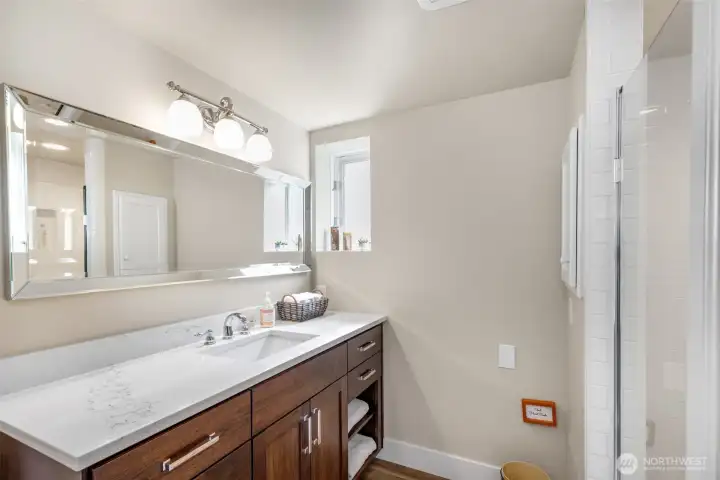 Lower level 3/4 bath.