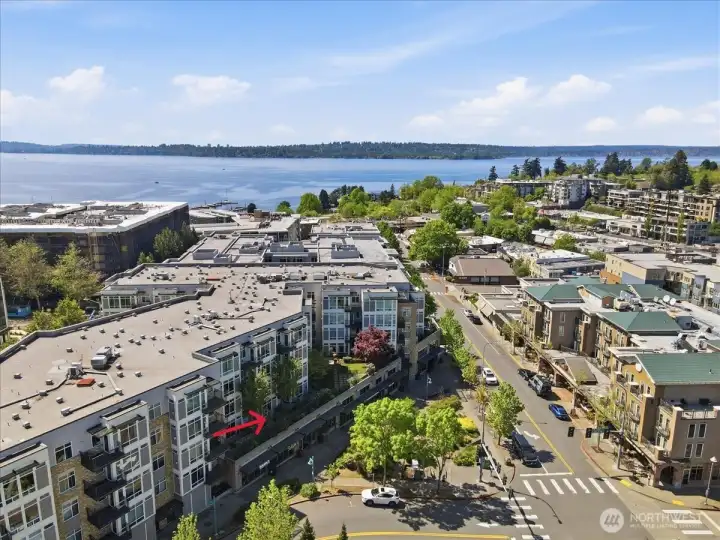 Conveniently located in the heart of Kirkland. Enjoy shopping, dining, and everything this wonderful community has to offer.