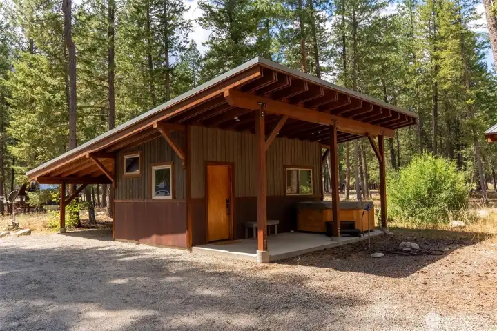 Guest house/office with hot tub for relaxing after a day spent doing what you love outdoors!