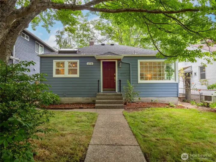 Shaded by a mature tree and situated just a few blocks from West Seattle's best, this storybook gem is ready for you!