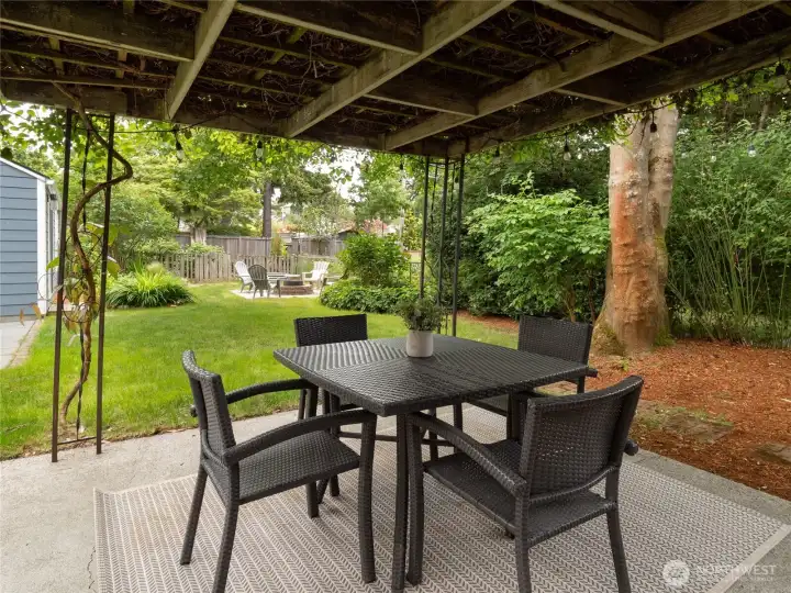 Relax or dine in the shade of the trellis while birds sing above and nature is all around you!