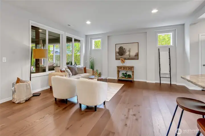 Brand new hardwood floors (no really, BRAND NEW - was installed just prior to owners moving out!). Gorgeous quality. Impeccable installation.