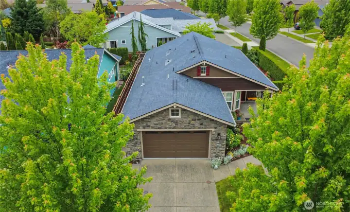 2-car garage, in driveway space for 2 more, PLUS legal parking on both sides of the street! Lots of space for your friends, family and neighbors, too!