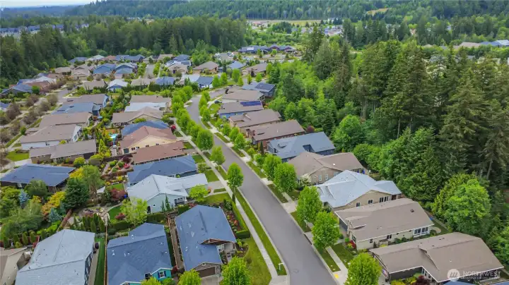 Steps to Seven Summits Lodge - straight down one street which makes a perfect warm-up to your aerobic activities at the private clubhouse or a perfect stroll home after dinner or one of two weekly "Happier Hours."