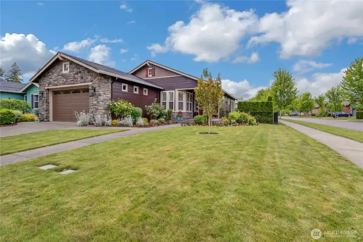 Super large lawn is easy maintenance - make that NO MAINTENANCE as the HOA takes care of the front yards in Trilogy of Tehaleh. Water system is even different and not on your dime! Sweet!