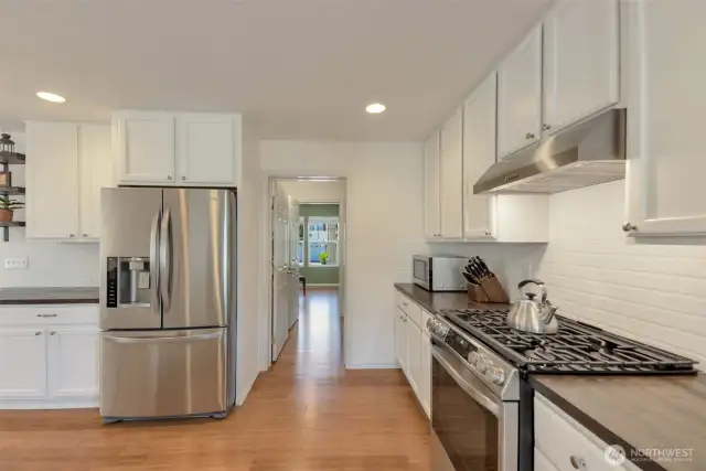 Large pantry, gas range