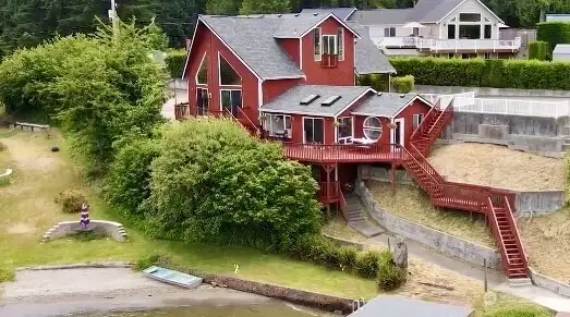 Grand Home on Hicks Lake