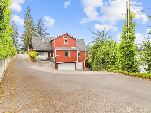 3 car garage for boat storage. Plenty of parking.