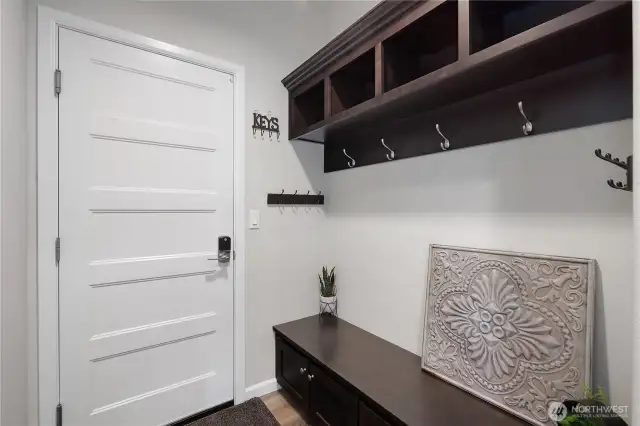 GARAGE / MUDROOM