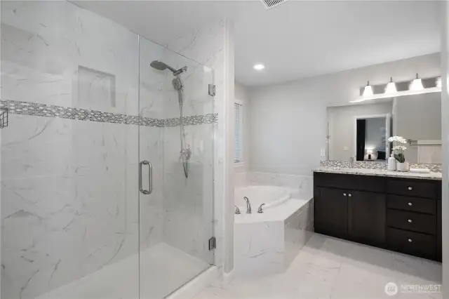 FULL BATHTUB & NO STEP SHOWER