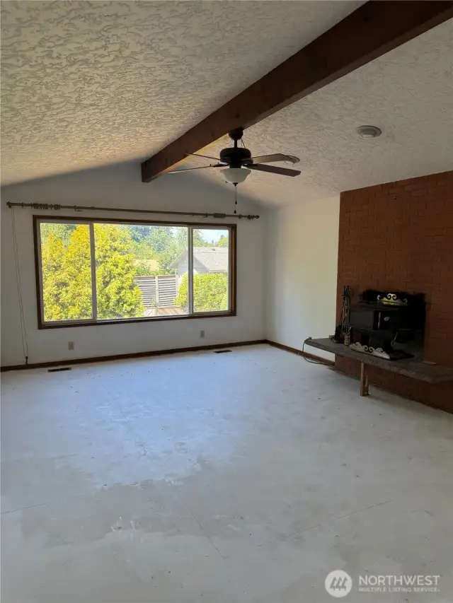 Vaulted Living rooom