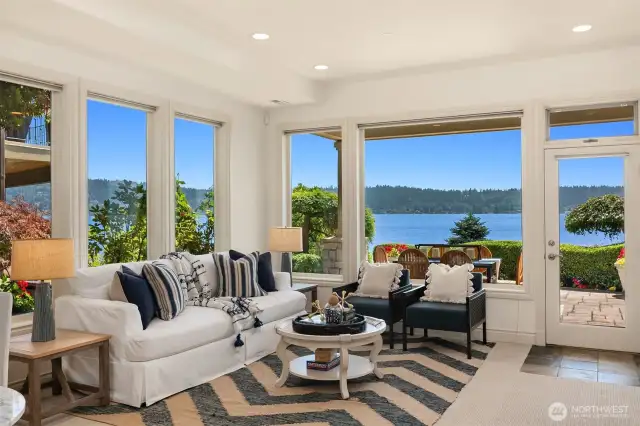 Lower living. High celings and big views.