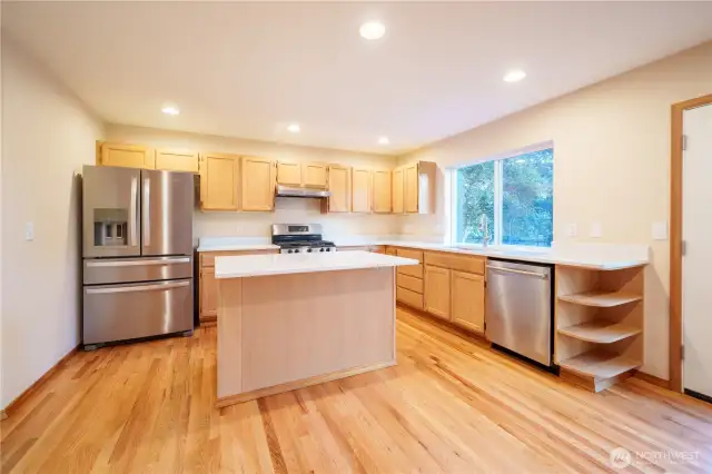 Kitchen: Main Floor